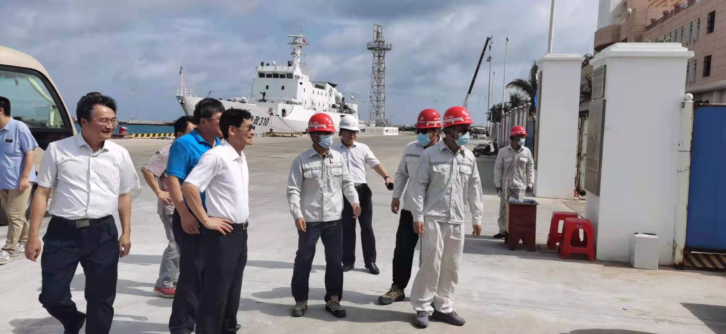 海南省省委常委、常務(wù)副省長沈丹陽蒞臨馳大建筑工程有限公司承接的三沙主權(quán)廣場調(diào)研指導(dǎo)